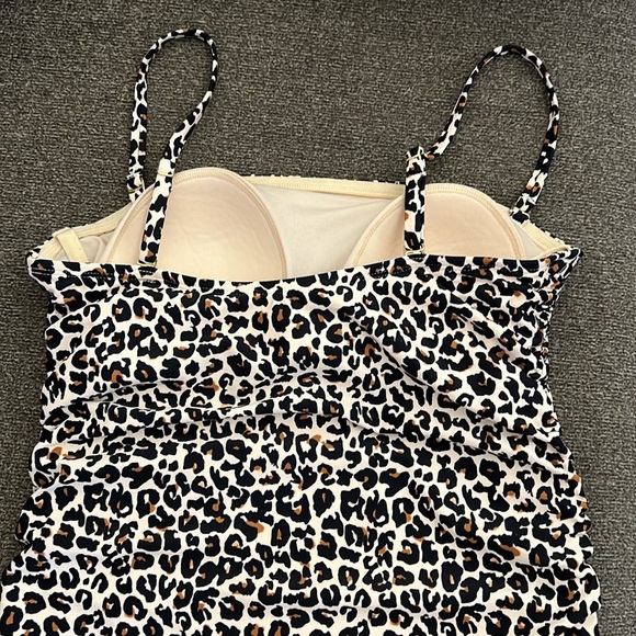 Kona Sol Leopard Print Ruched One
Piece Swim Suit Size L - Picture 7 of 14